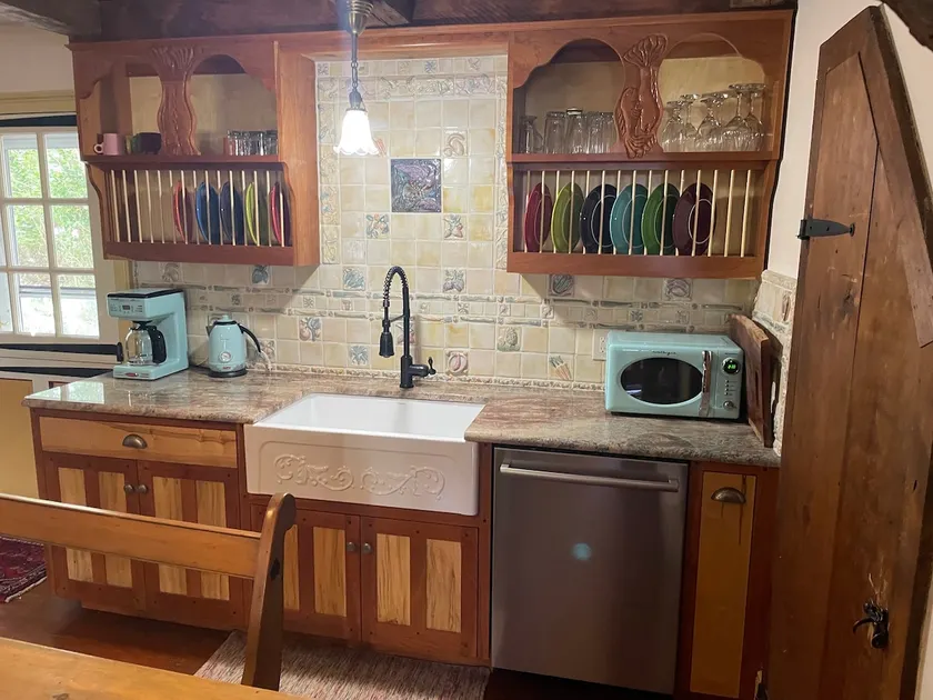 Lisa's House- A Unique Retreat - Image 1