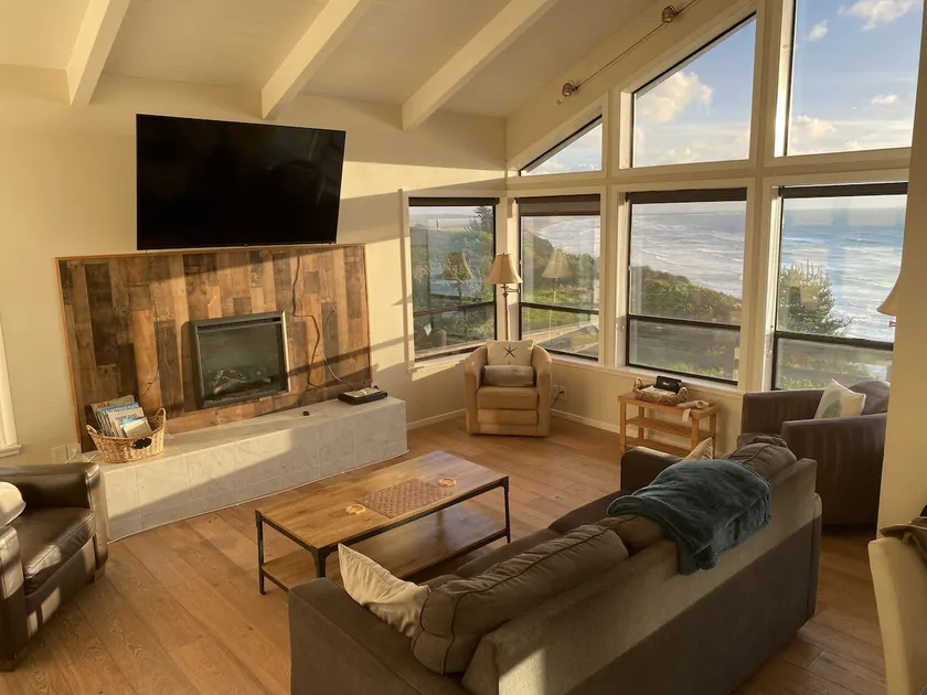 Oceanfront Retreat | Blufftop Views - Image 1