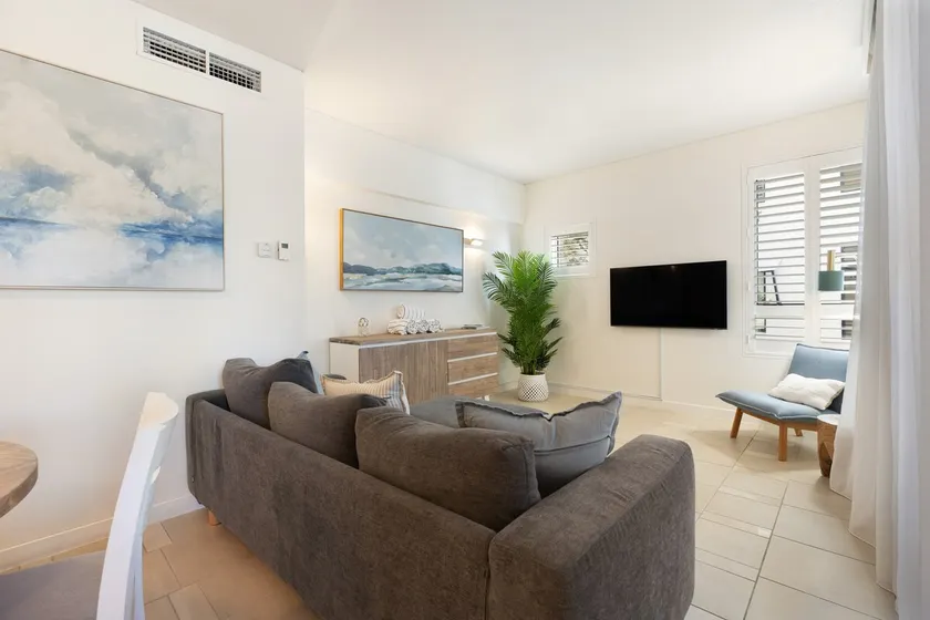 3 Bedroom in the Heart of Hastings Street - Image 1