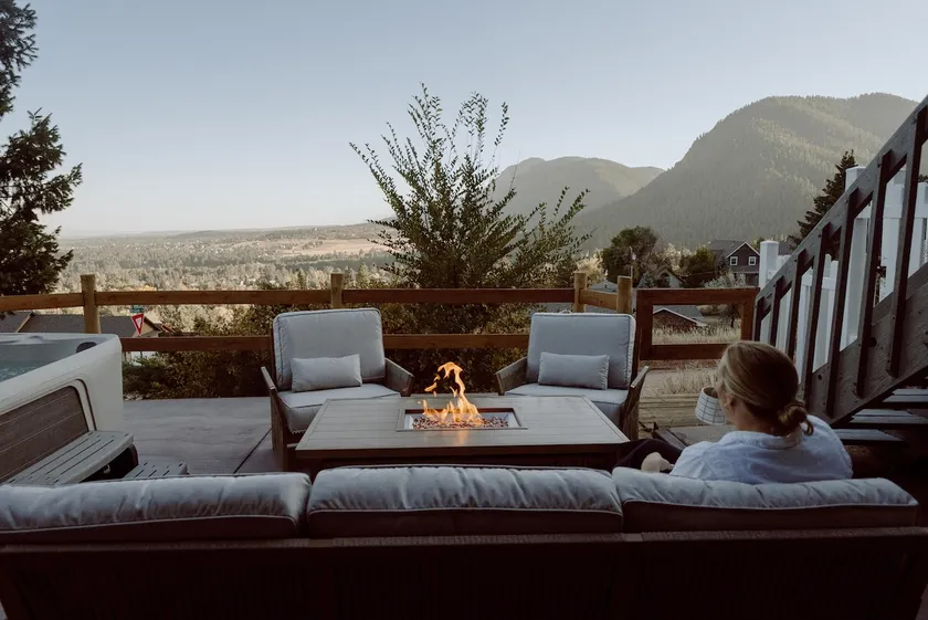 The Mountain Hideaway- Views, Spa, Adventure - Image 1