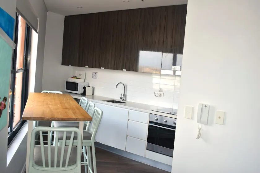2 bedroom apartment with sea views and balcony - Image 1