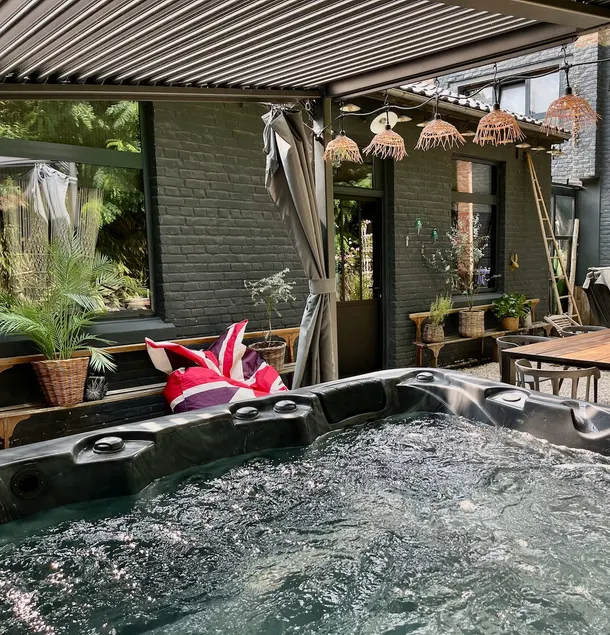 Guesthouse with Outdoor Jacuzzi, 10 Minutes from Lille City Center - Image 1