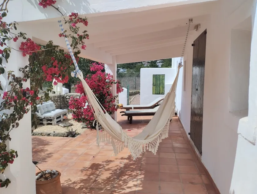 Traditional house close to city and beach - Image 1