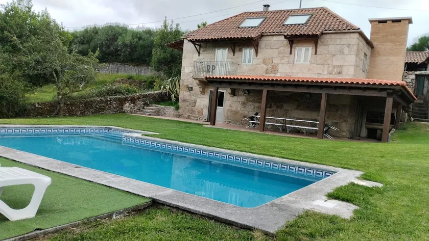 A rectory with a pool and valley views - Image 1