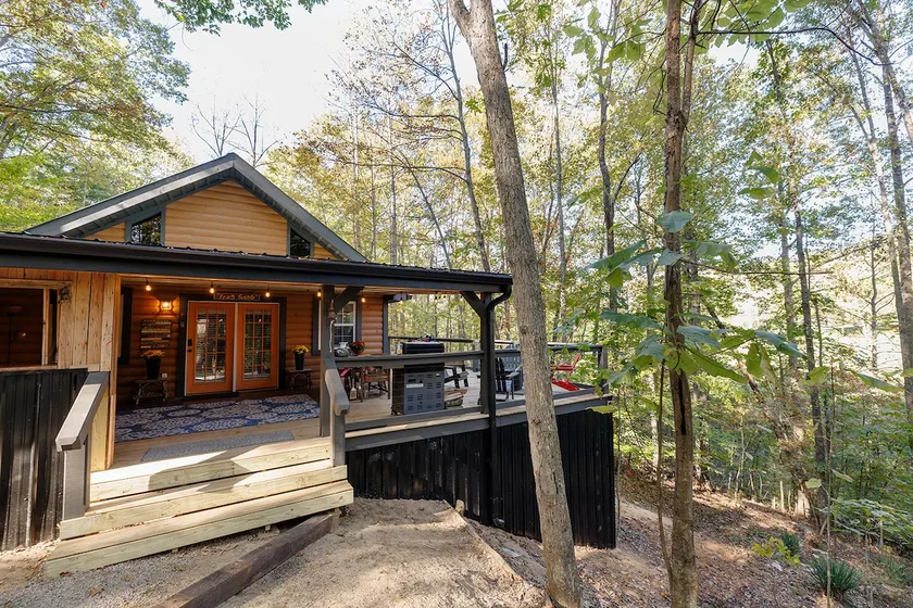 RRG Frog Song Cabin with Hot Tub - Image 1