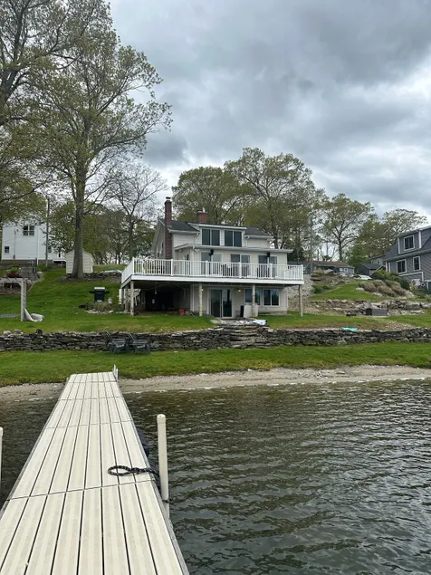 No better place to stay on Coventry Lake! - Image 1