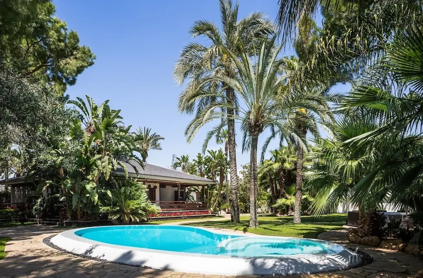 Deluxe villa in a fantastic park of 18000m2 (4p.) - Image 1