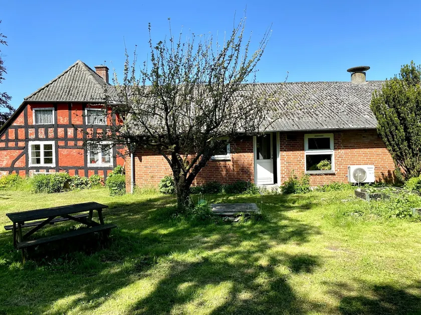 Cottage in rural settings close to beach - Image 1