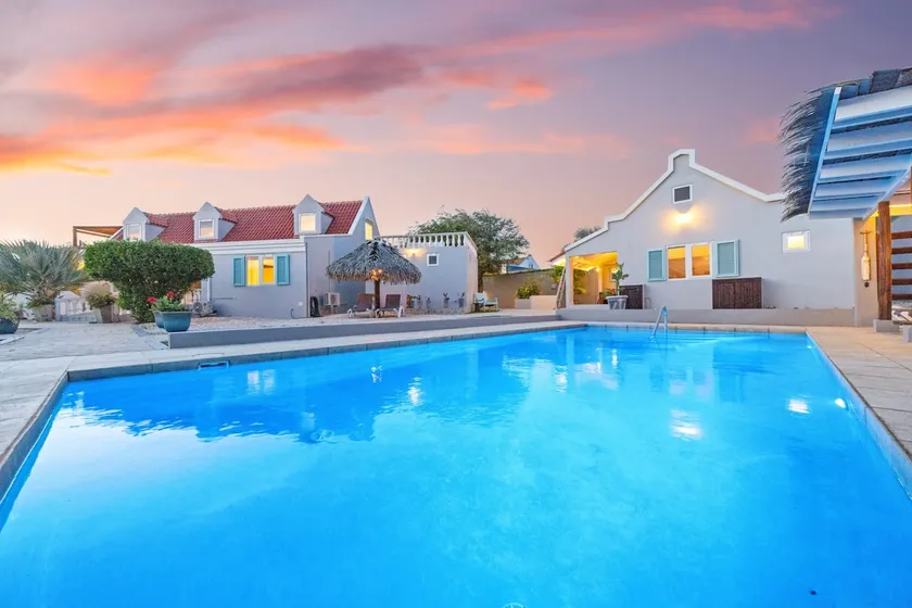 Adults-Only 1BR Boutique Apt w/ Pool & Central - Image 1