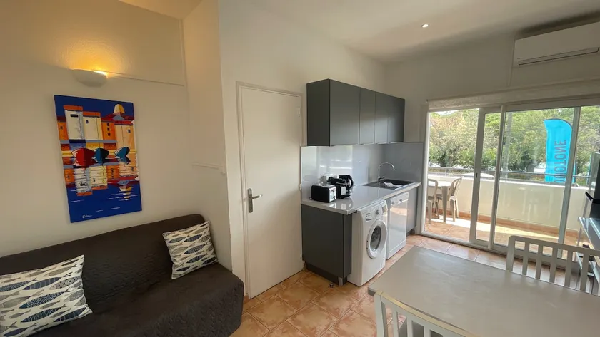 Furnished 2-room, air-conditioned, Hyères Beach 100 m - Image 1