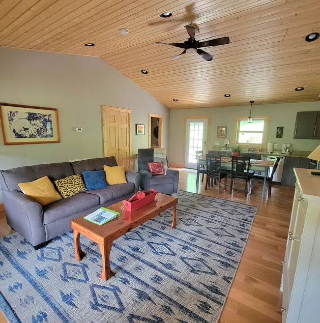 Lazy Acres at Highfield Cabins - Image 1