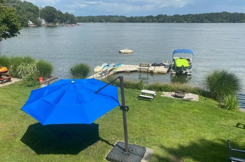 Lakefront Cottage w/Dock, Kayaks - Image 1