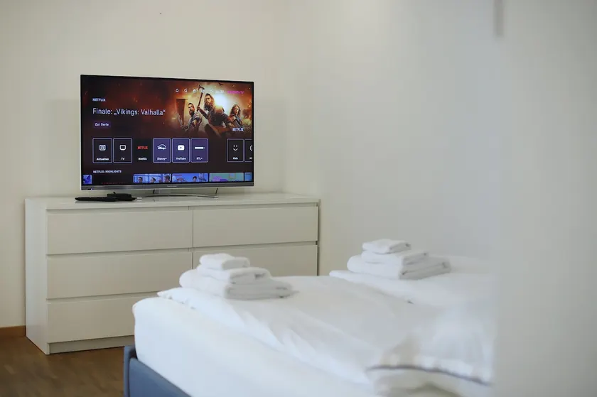 Free Parking • Fast Wi-Fi • Netflix, Disney+, TV - Image 1