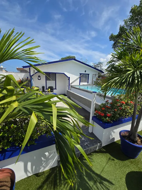 Private Roof with Pool and Garden - Image 1