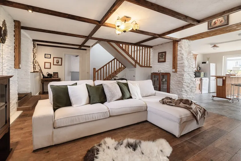 Pipers Cottage – Historic Sea View Retreat, Dingle - Image 1