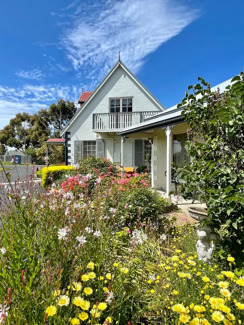 2-Bedroom Dove Cottage - Image 1
