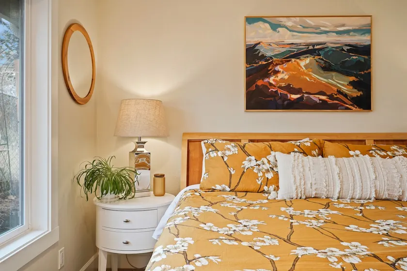Hillside Haven: Tranquil NW Studio Near the River - Image 1
