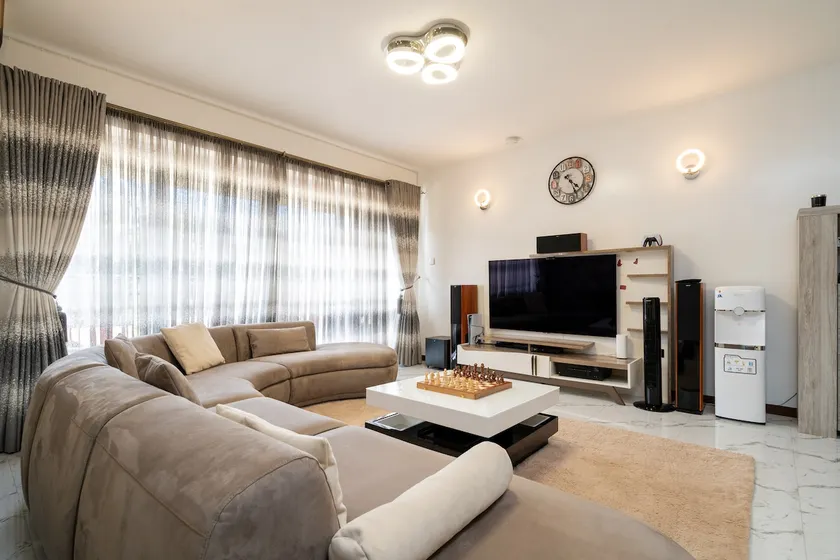 The Crescent Apartments; 1 Bed Immaculate Condo - Image 1