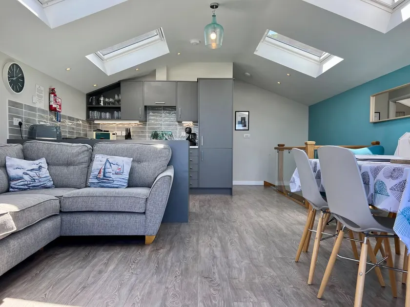 Spacious 3 Bed Seaview Retreat - Family-Friendly in Westward Ho! - Image 1