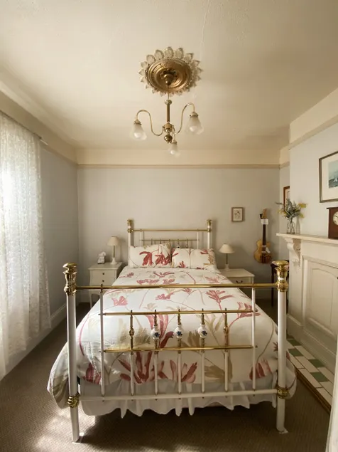 COTTAGE ON KING STREET SANDY BAY - Image 1