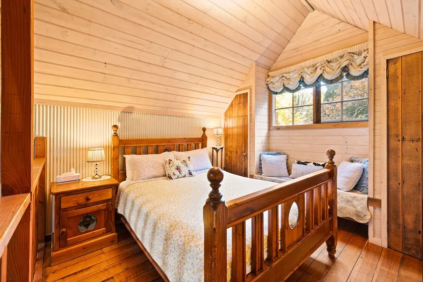 The Barn - Independent cottage with fireplace, spa - Image 1