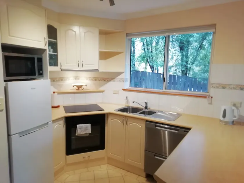 Private 1BR unit, AirCon & covered deck - Image 1
