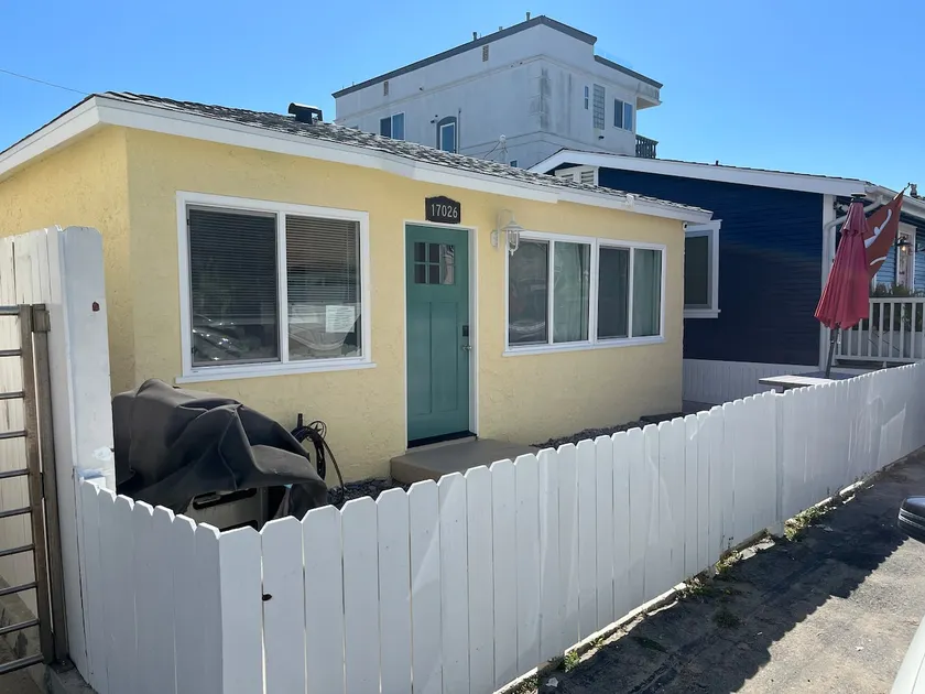 Sunset Beach Cottage - Image 1
