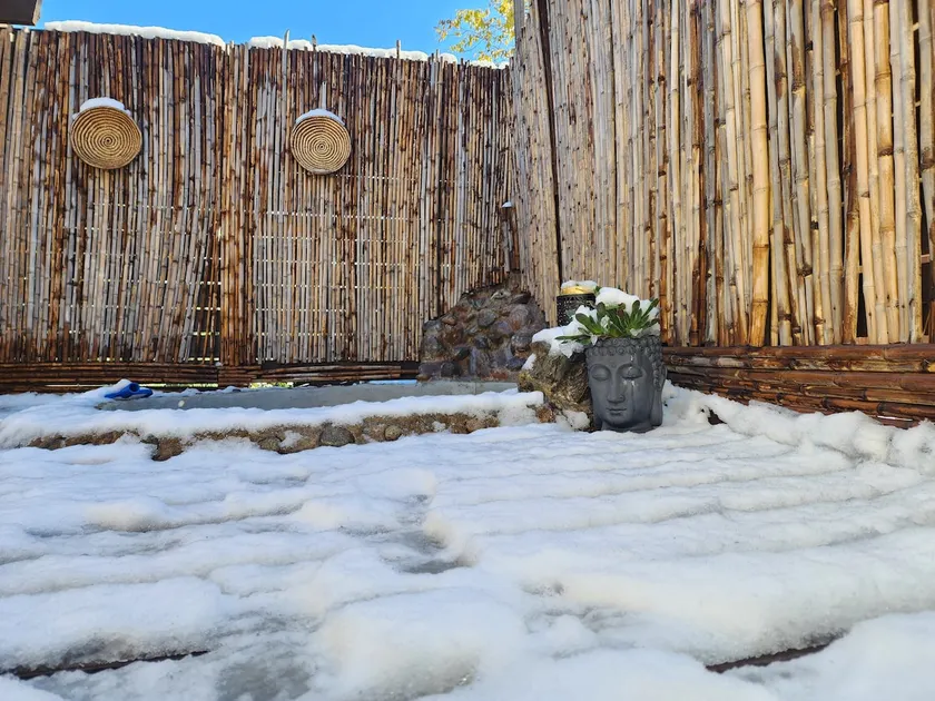 Private Outdoor Jacuzzi Cabin - Image 1