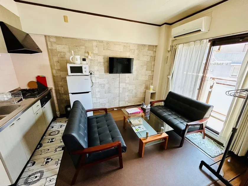 [Free pick-up, free parking available] Spacious, up to 5 people can stay! Operated by a Korean owner - Image 1