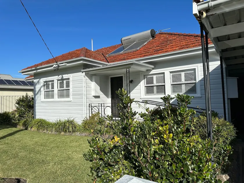 Nanny's Beachside Cottage - Image 1
