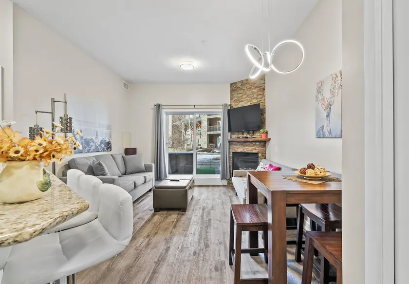 ❧ Stunning Hidden Gem w Pool. Cozy Rockies Escape❧ - Image 1