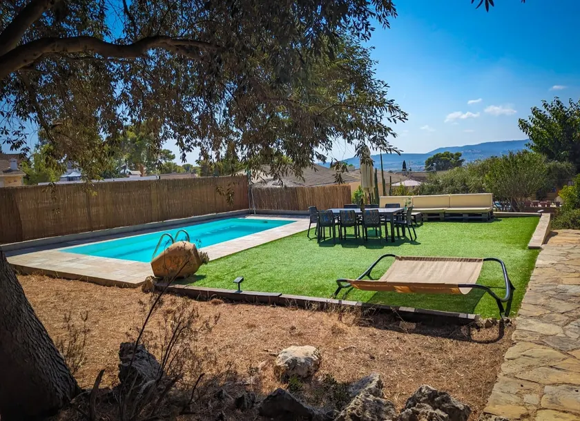 Neues renoviertes Haus mit Pool, 10 Minuten vom Strand entfernt - Image 1