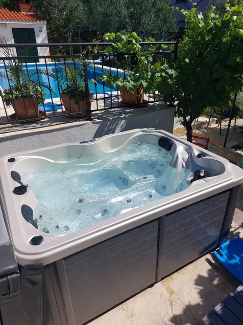 House Sandra with private heated pool and jacuzzi - Image 1