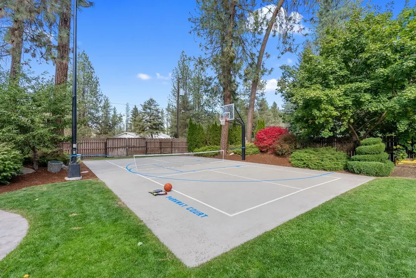 Parkway Home Pickleball+Peacocks Family Fenced Pet - Image 1