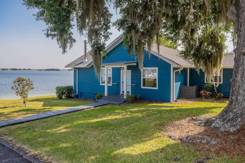 Roe Family Lake House (Lake Mcleod) - Image 1