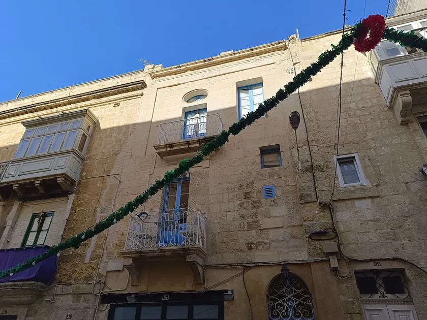 Nicely furnished 1 bedroom apt in Floriana (1) - Image 1