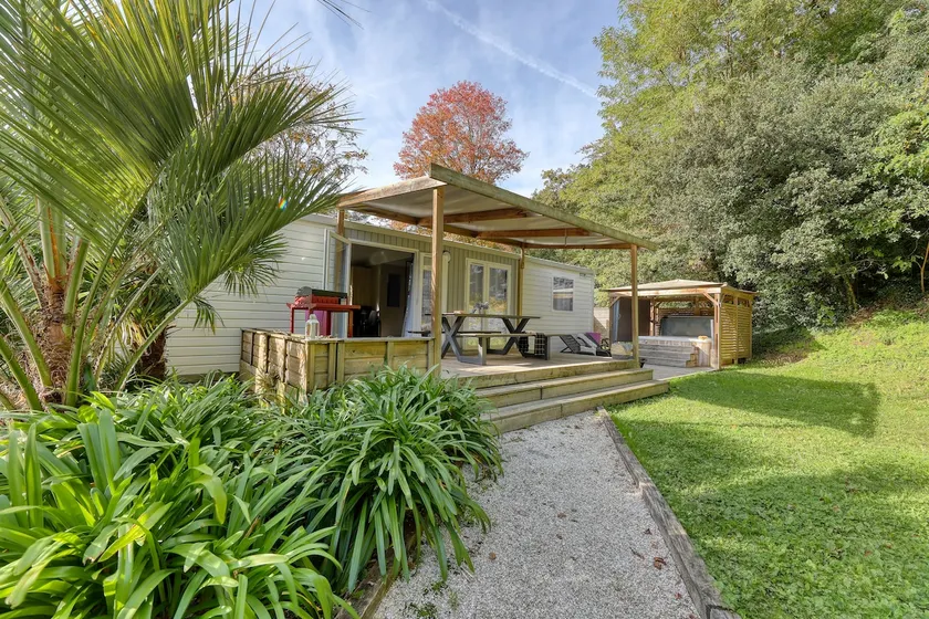 Atlantic Cottage with Hot Tub - Image 1