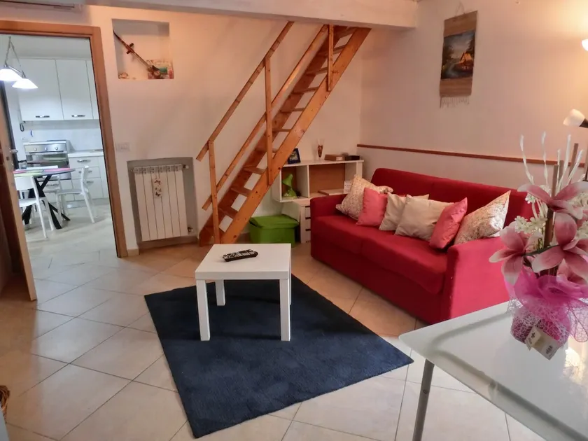 Spacious, bright, cozy apartment - Image 1