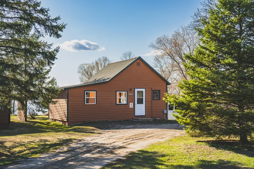 Red Cedar 2BR Lakefront Cabin m / privat lancering & dok - Image 1