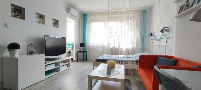 Romantic nest for couples, free parking, AC - Image 1