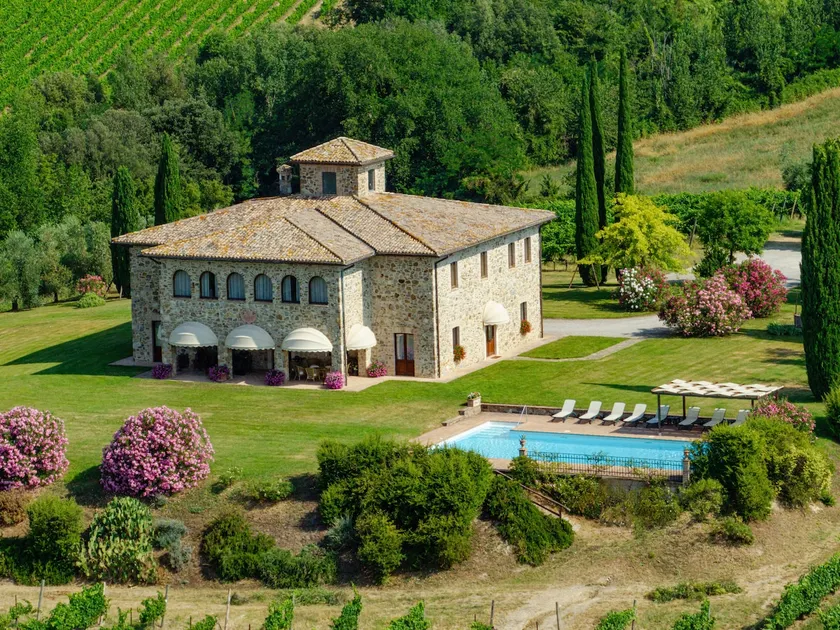 Villa Barbi: exclusive refuge among the Umbrian vineyards - Image 1