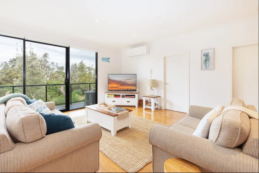 Beautiful 2br Beachside Apartment & Sunrise Views - Image 1