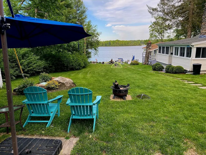 Spectacular Cottage at Bantam Lake, Sleeps 12 - Image 1