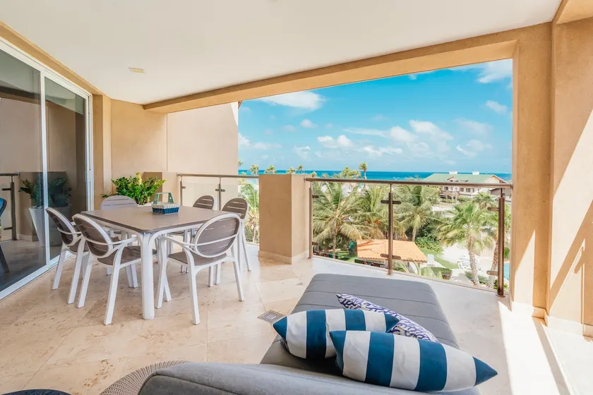 Spectacular condo overlooking Eagle Beach - Image 1