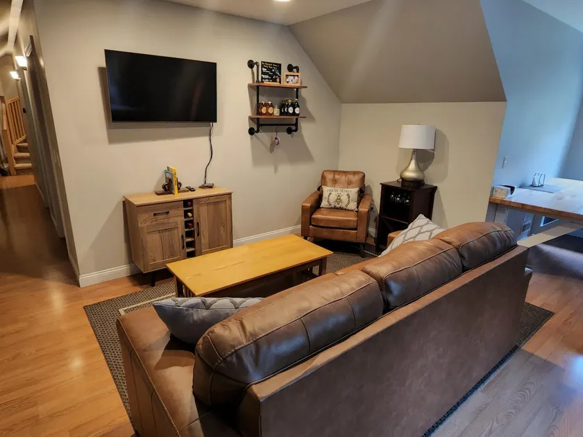 Private 2BR Loft in Harbor Springs - Image 1