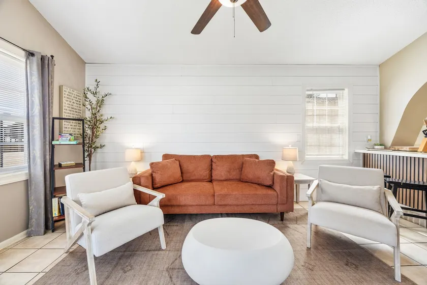 Feel at Home by the Beach - king bed, pet-friendly - Image 1