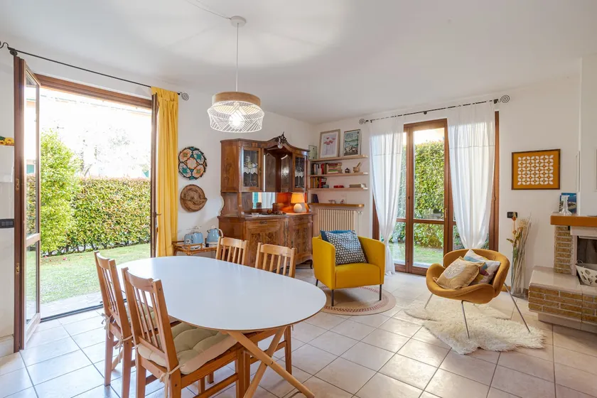 Cozy apartment with garden - Image 1
