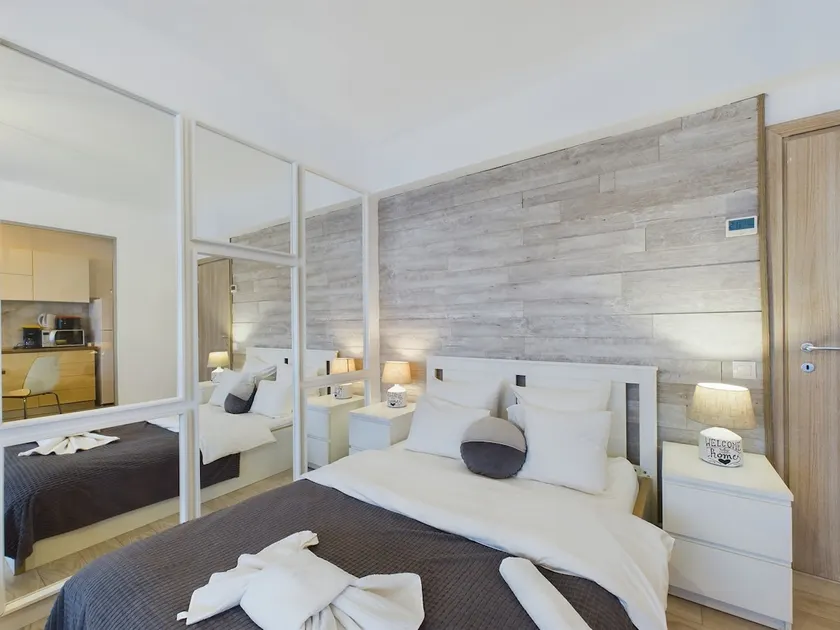 Luxury Studio - Image 1