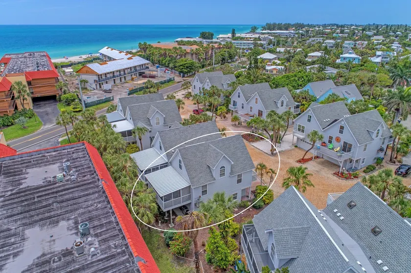 Steps from Beach! Heated Pool & Spacious Lanai! - Image 1