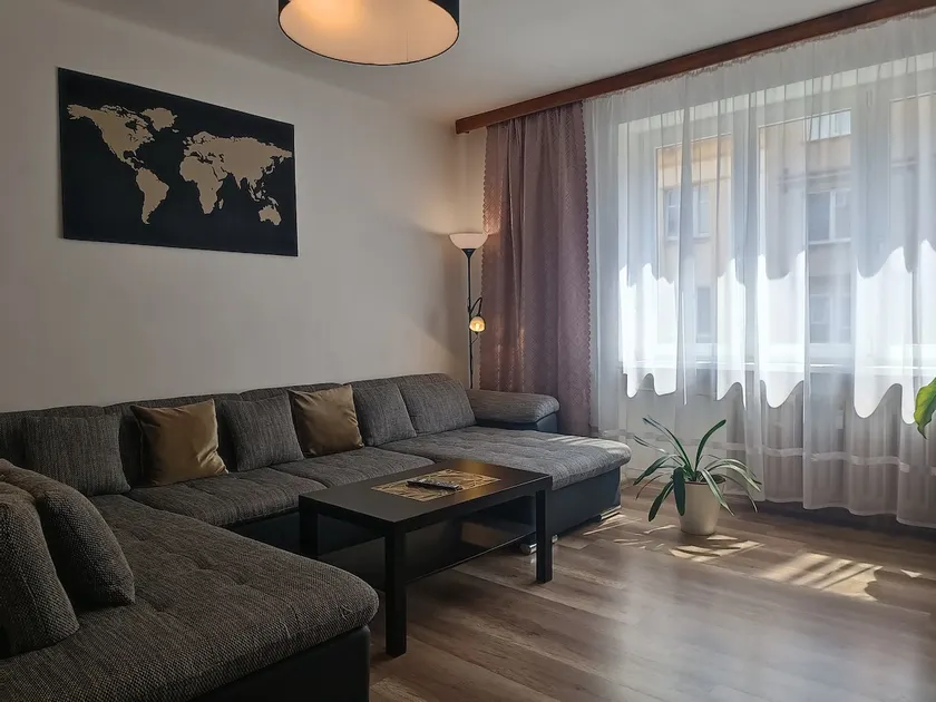 All you need in Decin 7 bed apt- Garage&Balcony - Image 1